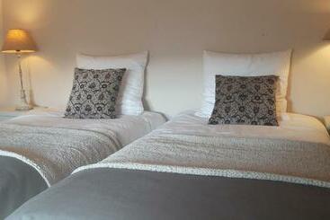 Pension (Hôtel basse catégorie) La Maison Des Autres, Piscine Chauffée, Chambres D Hôtes Proches Uzès, Nîmes, Pont Du Gard