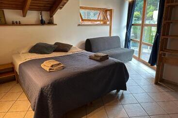 تختخواب و صبحانه House Of Sun