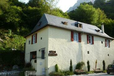تختخواب و صبحانه Maison Bergoun