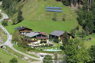 ホテル Schattaugut