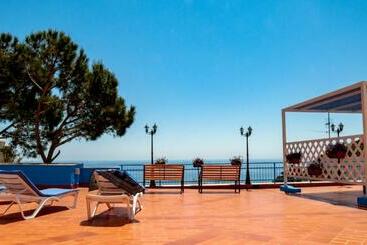 アパートホテル Sogni Nel Blu