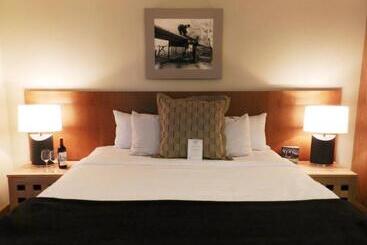 Апарт-отель Cedarbrook Lodge