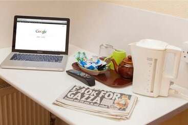 فندق Gatwick Turret Guest House