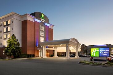 Holiday Inn Express Hotel & Suites Norfolk Airport, An Ihg
