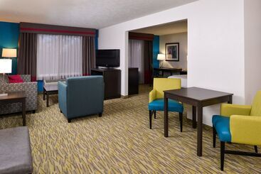 Holiday Inn Express Hotel & Suites Omaha West, An Ihg