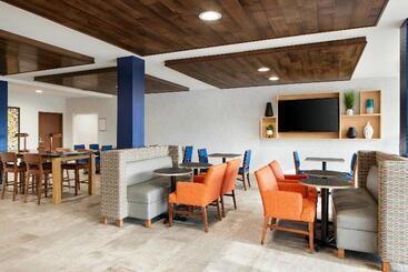 Holiday Inn Express Hotel & Suites Salem, An Ihg