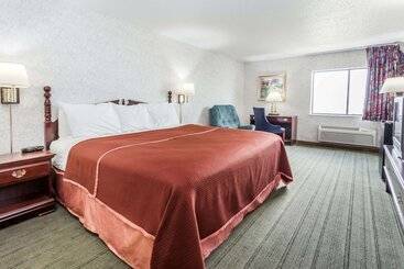 בית מלון כפרי Howard Johnson By Wyndham Manteno