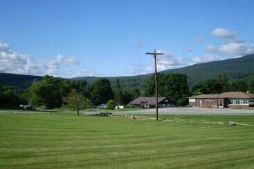 فندق Ladd Brook Inn
