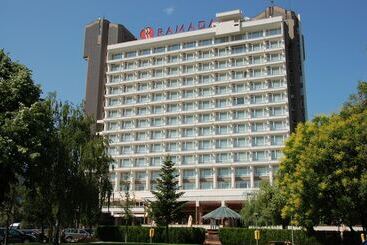هتل Ramada By Wyndham Bucharest Parc
