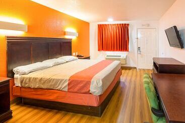 Motel 6 Red Oak, Tx   Dallas