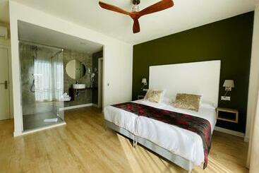 Hotel Anoreta Suites