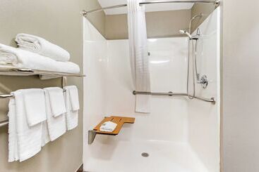 هتل Best Western Airport Inn & Suites