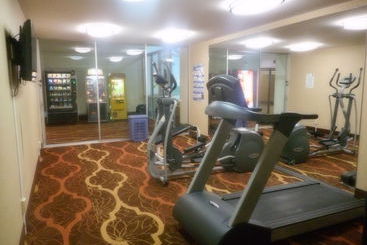 هتل Quality Inn Near Hampton Coliseum