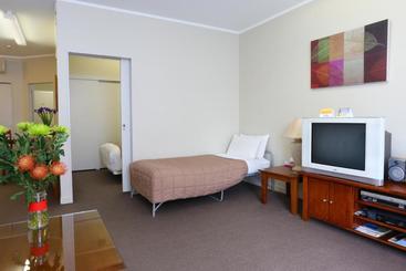 Kudos Business Suites & Airport Motel