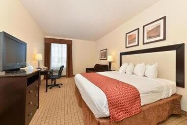 فندق Express Inn & Suites