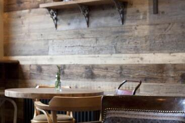 George Hotel & Granary