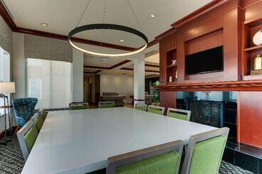 فندق Hilton Garden Inn Indianapolis Airport