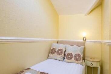 هتل Summerlands Guest House