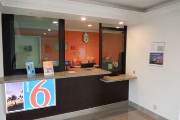Motel 6 Azusa
