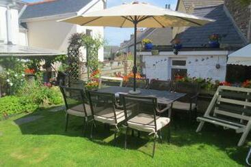 旅馆 Hamilton Lodge   Cottage Sleeps 8