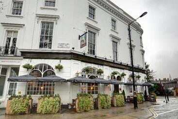 فندق صغير Publove @ The White Ferry Victoria