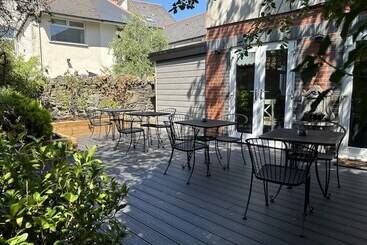 فندق صغير The Riverhouse