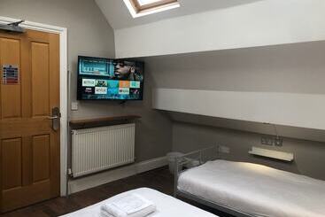 旅馆 The Riverhouse