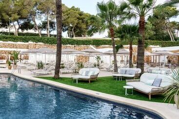 Aluasoul Mallorca Resort  Adults Only