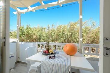 ツーリストアパートメント Birikos Hotel & Suites