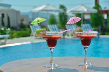 游客公寓 Birikos Hotel & Suites