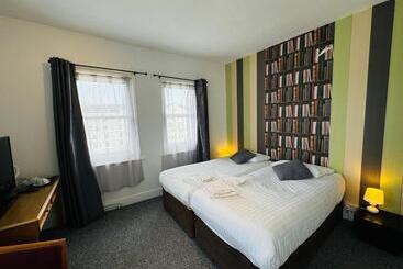 Carlton Court Hotel Eastbourne