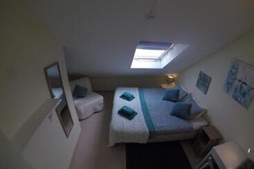 هتل Peniche Surf Lodge 1