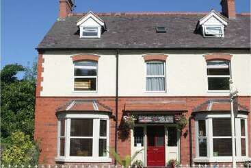 Llangollen Hostel Self Catering   All Private Bedrooms