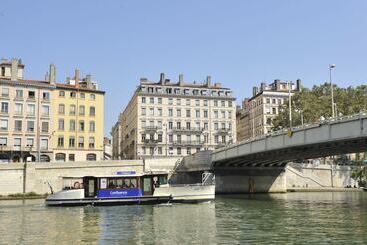 Novotel Lyon Centre Confluence Bord De Saone