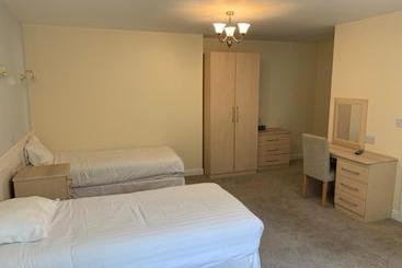 مبيت وإفطار Broadlawns Guest House