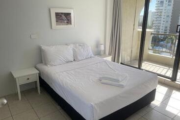 هتل Aristocrat Apartments