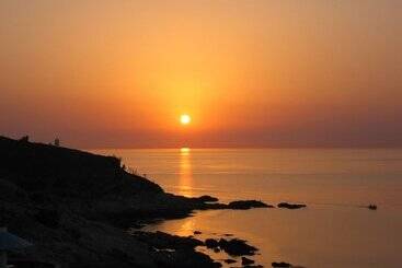 Cavos Bay Hotel & Studios