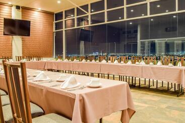 Отель Crown Victoria