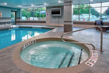 Отель Holiday Inn Express Kingston Central, An Ihg