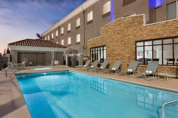 בית מלון כפרי Holiday Inn Express & Suites Merced   Yosemite Natl Pk Area, An Ihg