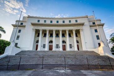 هتل Sunny Bay Suites