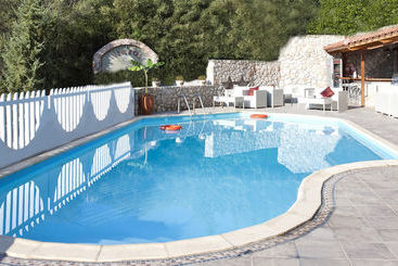 Viaros Hotel Apartments