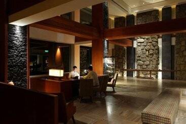 هتل Volando Urai Spring Spa And Resort