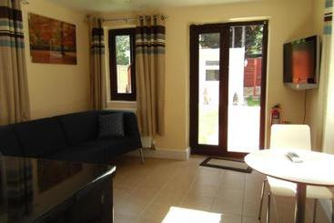 مسافرخانه Aberdeen Guest House