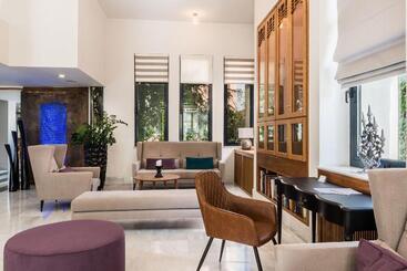 Отель Avra City Boutique