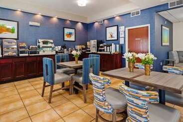 Отель Best Western Hiram Inn And Suites