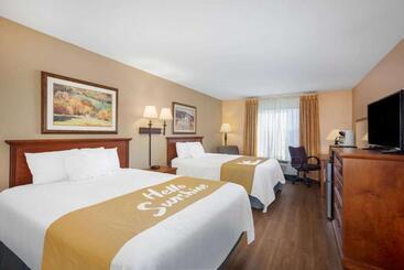 호텔 Days Inn & Suites By Wyndham Cuba