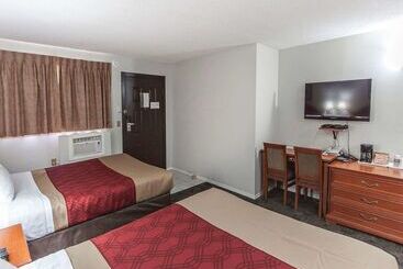 فندق Econo Lodge Inn & Suites Drumheller