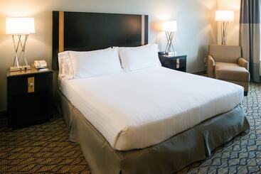 Holiday Inn Express Hotel & Suites Chanhassen By Ihg