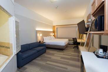 Holiday Inn Express Hotel & Suites Chesterfield Selfridge Area, An Ihg